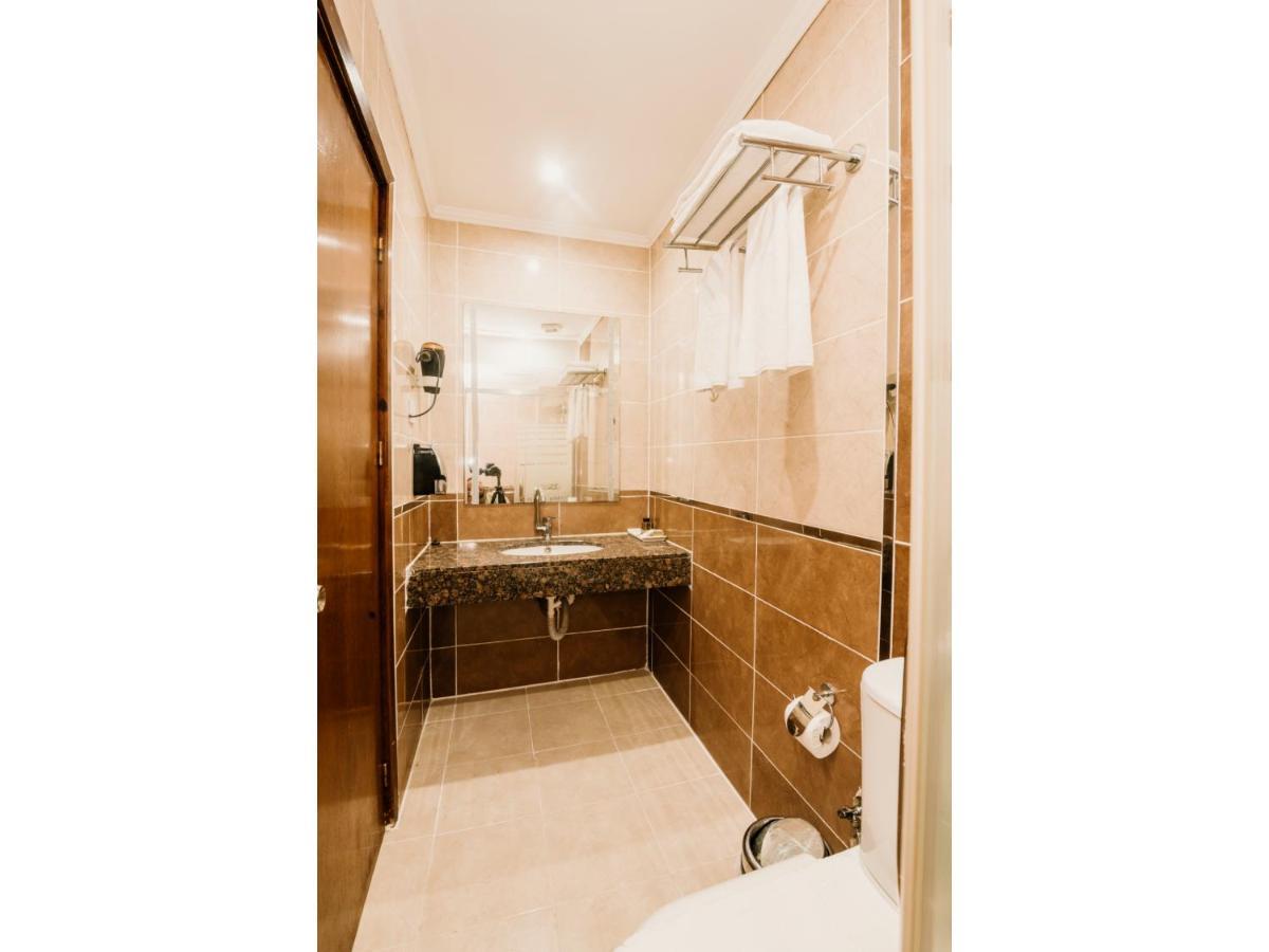 Sammy'S Hotel Кирения Экстерьер фото